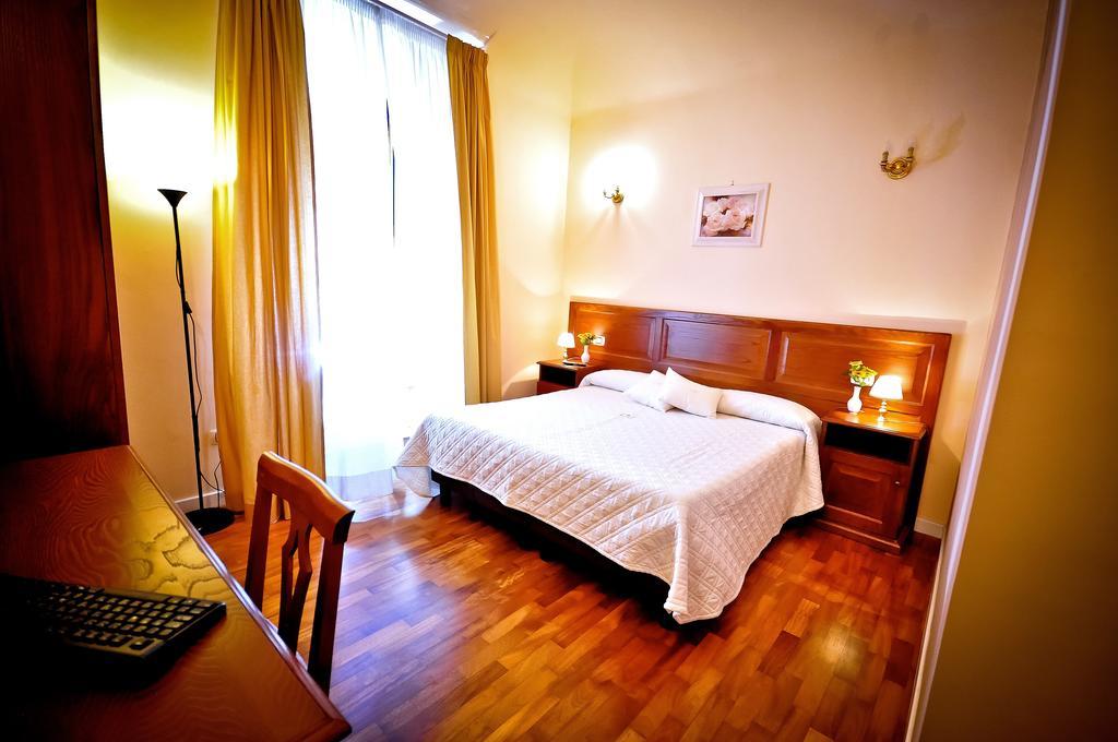ホテル Relais Cavour ローマ 部屋 写真